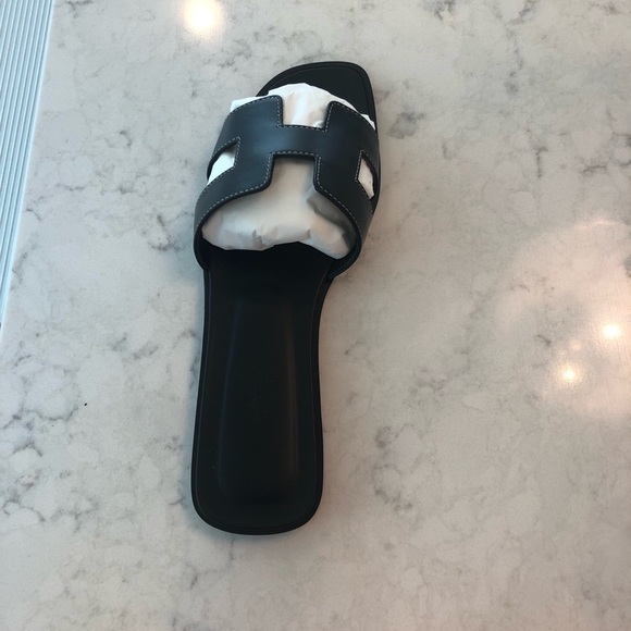 Hermes Oran Sandal Never Worn w/ shoe bags/box - Picture 2 of 5